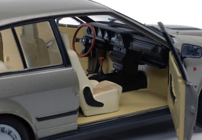 1/18 アルファロメオ Solido 1:18 Alfa Romeo GTV6 year 1984 red S1802301 model car